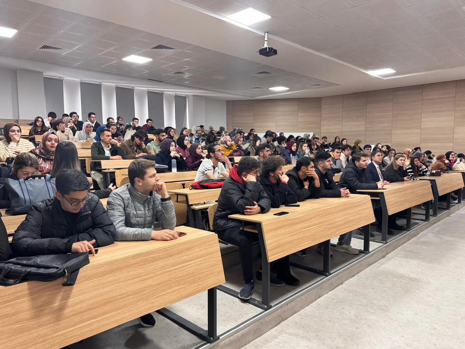 Eczacılık Fakültesi Öğrencilerine Yönelik Seminer Gerçekleştirildi
